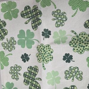 Green Shamrock Patterned 18x18 Pillow Cover